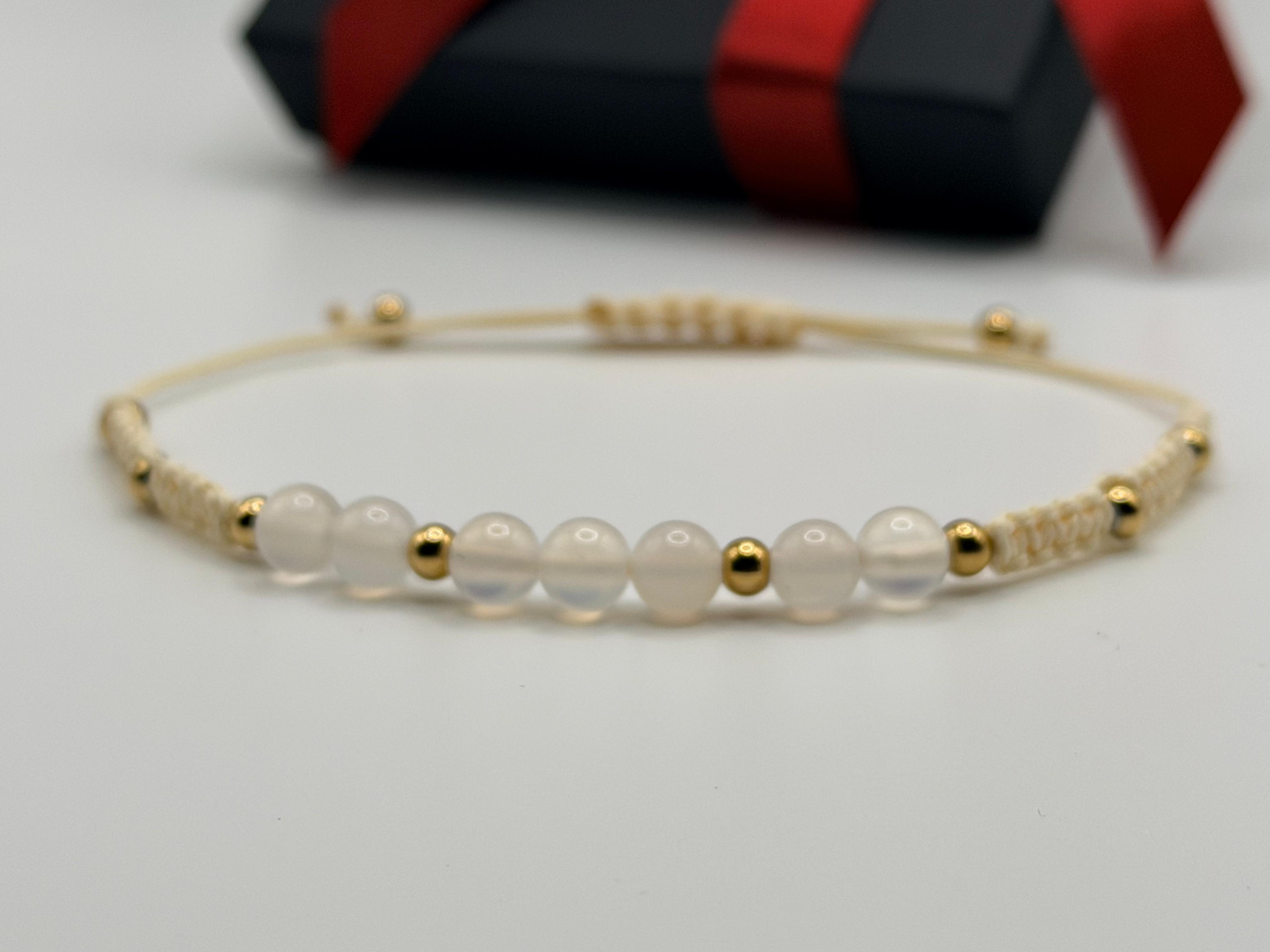 Bransoletka z białego agatu ręcznie robiona — kamień spokoju i nadziei, biżuteria naturalna AgereArt